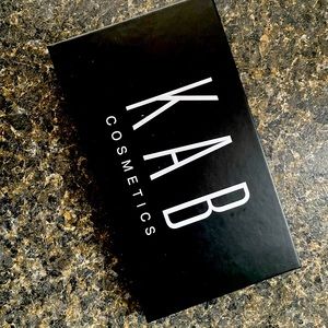 Brand new Never Used KAB Eyeshadow Palette